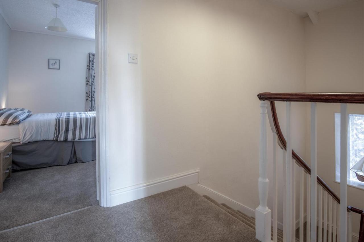 Dragons Den - 2 Bedroom Apartment - Tenby Luaran gambar