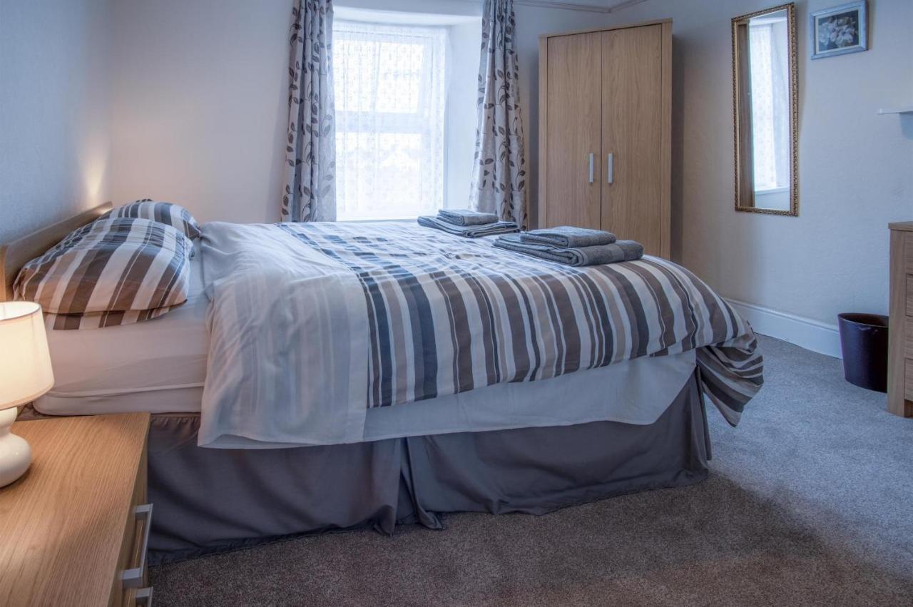 Dragons Den - 2 Bedroom Apartment - Tenby Luaran gambar