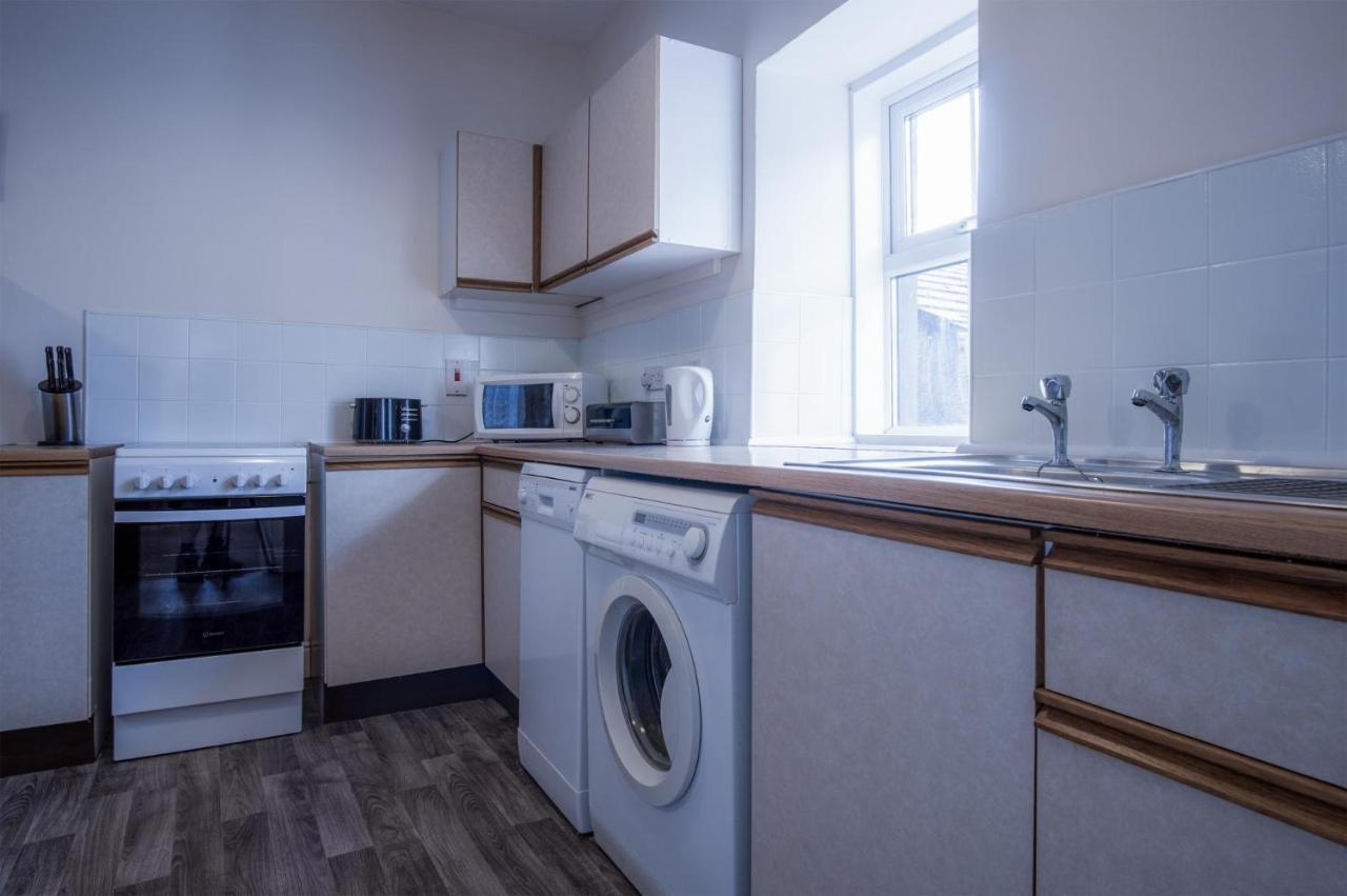 Dragons Den - 2 Bedroom Apartment - Tenby Luaran gambar